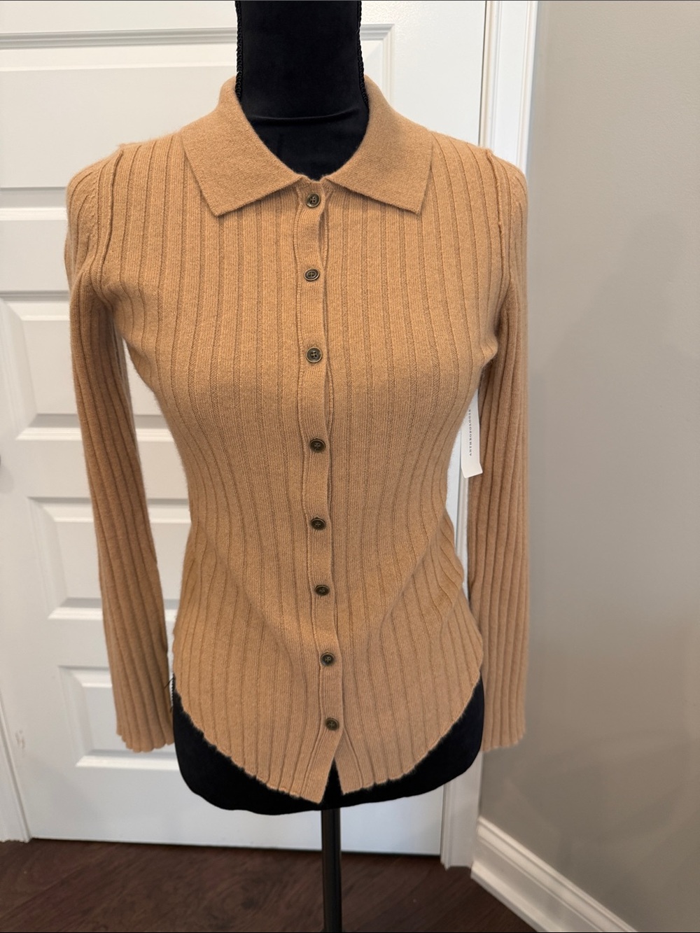 Women's Ribbed Button-Up Polo Sweater in Camel